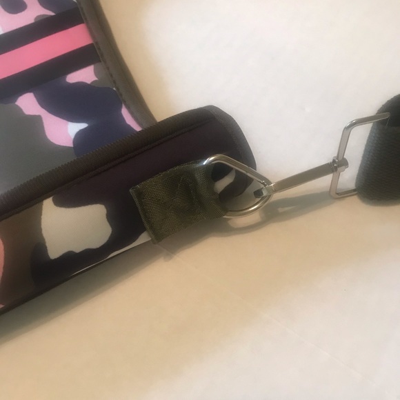 💗Ah-dorned messenger guitar strap pink camo crossbody bag.💗 - Picture 5 of 8